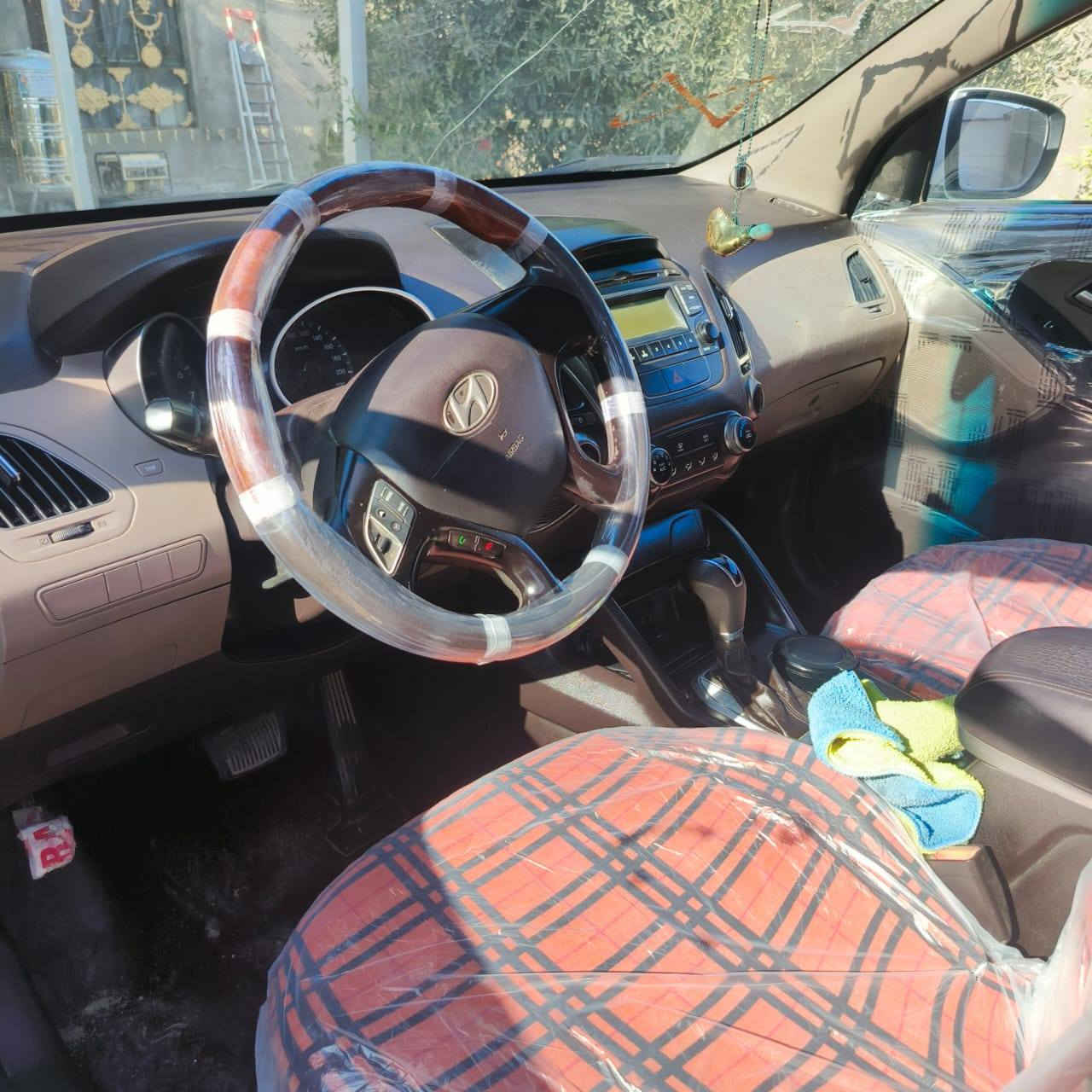 سلام عليكم ورحمة الله وبركاته اخوان توكسان خليجي ٢٠١٥ بأسمي محرك مفتوح باقي السيارة مكفول عدى كارت بالبنيد أثر تكشير السعر ١٦٠ مع المجال رقم موبايل *********** رقم نجف
