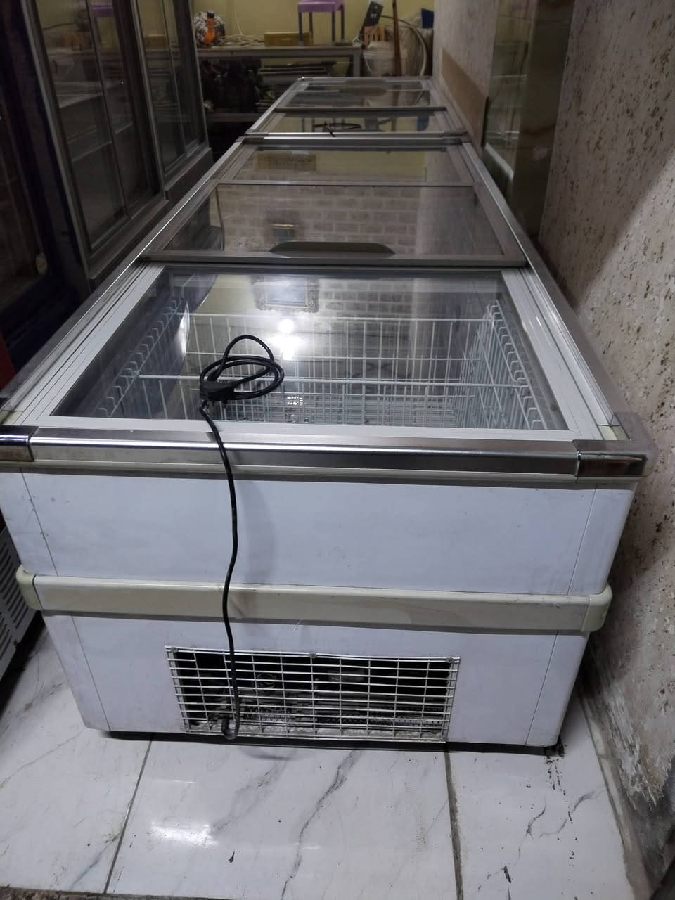 عارضات طرحيه يوكور تركي بلاديه قرصه اخو جديد استعمال قليل طول مترين و٢٥سم عرض ٩٥سم للبيع الشاري يتصل على الرقم *********** او خاص
