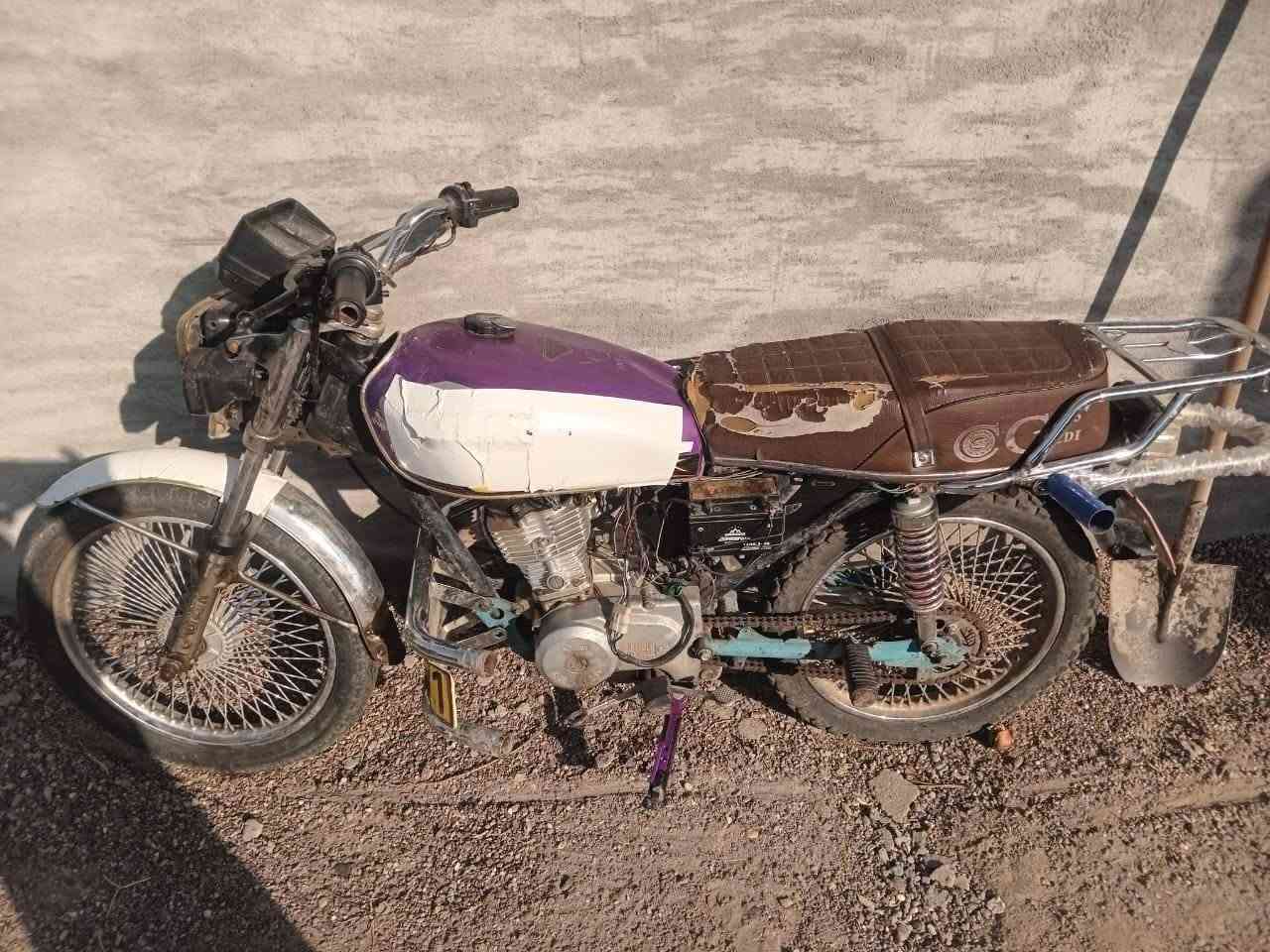 للبيع سعره 300 شغال بس يرادله شويه ترتيب بي مجال السعر مكاني عزيز بلد ***********
