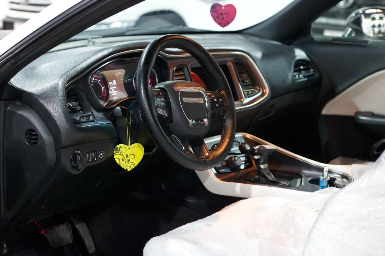 دوج جالنجر مودیل 2016 SXT
السيارة اربع قطع ونص صبغ
بجم كبس
 السيارة جديدة كاملة وبدون نقص
محرك كير شرط
 مواصفات : 
شاشة كبيرة
سماعات الباين
فول تحكمات ستيرن
شفتات ستيرن
كشنات كهرباء
داخل ابيض
كامرة
ديفوزر
برمجة محرك SRT يعني طيارة
صوت صالنصة تحكم ريموت
رقم اربيل
للتواصل:
*********** اتصال فقط
*********** واتساب او فايبر فقط
مكاني السليمانية
