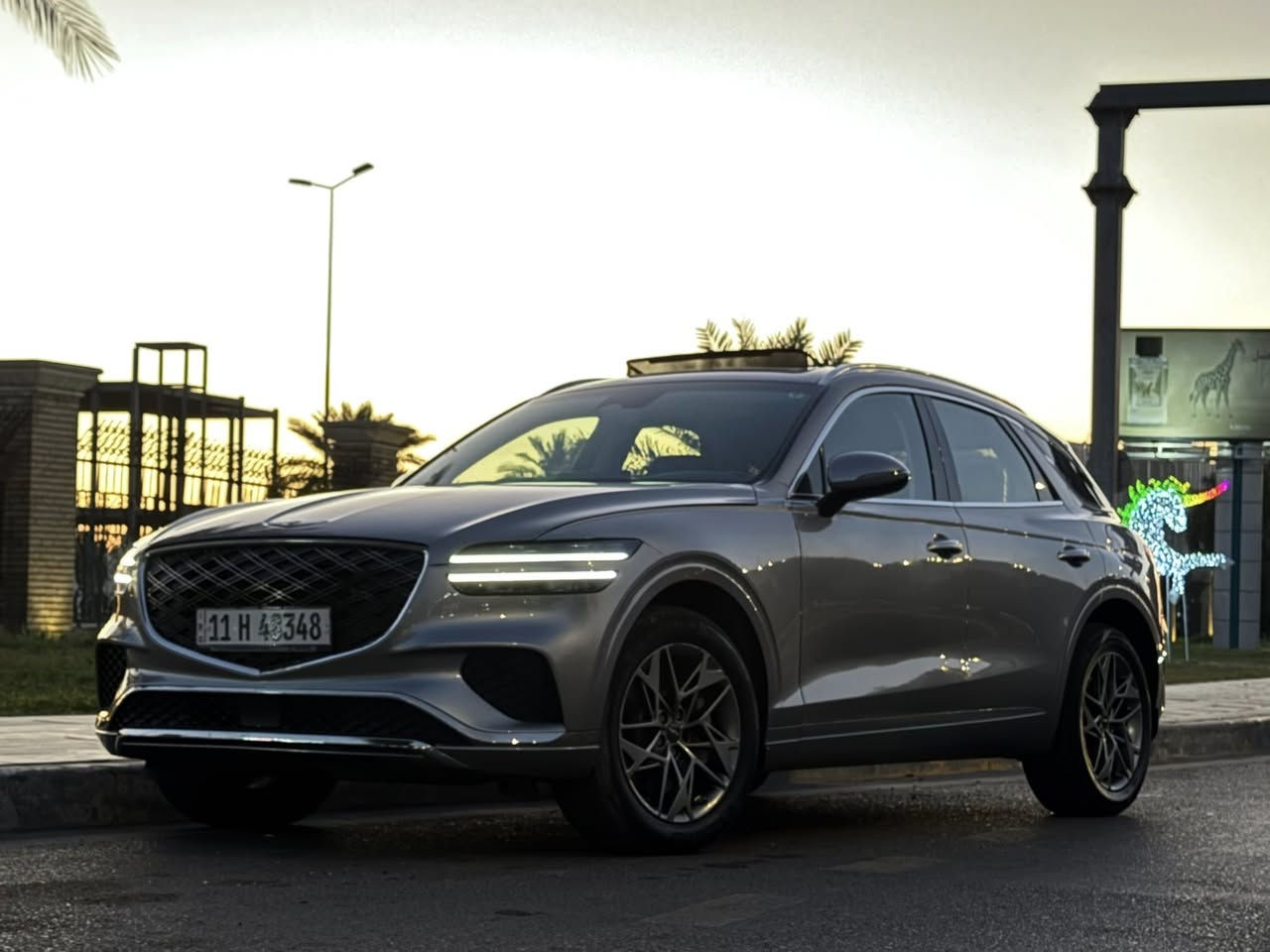 GENESIS GV70 2024 
V4 2.5T🚀🚀
الحادث : بنيد مبدل نفس اللون + باب السائق صبغ فقط
حالة الايرباك : ستيرن + بردة السائق 
الشاصي واللغد والدواخل والحوض سليمات مكفولة 100‎%‎ 
والسيارة بيها سونار 
رقم السيارة بغداد شهداء باقيلها تقريباً سنة ونصف 
تفاصيل التصليح : السيارة مبدللها سيت راديترات ومروحة اصلي شركة جديد لايتات اصلي دعامية مال 2026 السيارة مابيها نقص ابد ولا دينار  
السيارة ماشية:( 23 الف مايل )
المواصفات : 
1-بصمة دخول ذكي وابواب وبصمة جنطة
2- سقف بانوراما 
3- مقاعد جلد + كهرباء + ميموري خزن 
4- مري شفط + قلاب على البك + ترحيب علامة جنسيز+اشاير+ نقاط عمياء
5- صندوق كهرباء ( شفط) 
6- رادارات امامي وجانبي وخلفي وتحذير تصادم والخروج عن المسار 
7- حساسات خلفية 
8- اوتو هولد + اوتو ستوب 
9- 5 وضعيات قيادة ( سبورت - ايكو - نورمال- سمارت- سناو ثلجي)
10- السيارة تجي فئة فور ويل (4WD)
11- ابل كاربلي واير ليس + واير + اندرويد اوتو وايرليس و واير 
12- شاحن لاسلكي + منافذ شحن يو اس بي + منافذ تايب سي
13- قطعتين تبريد امامي وخلفي + تدفئة بالمقاعد والستيرن
مكان السيارة بغداد 
للاستفسار تفضل خاص او اتصل وتدلل
***********
