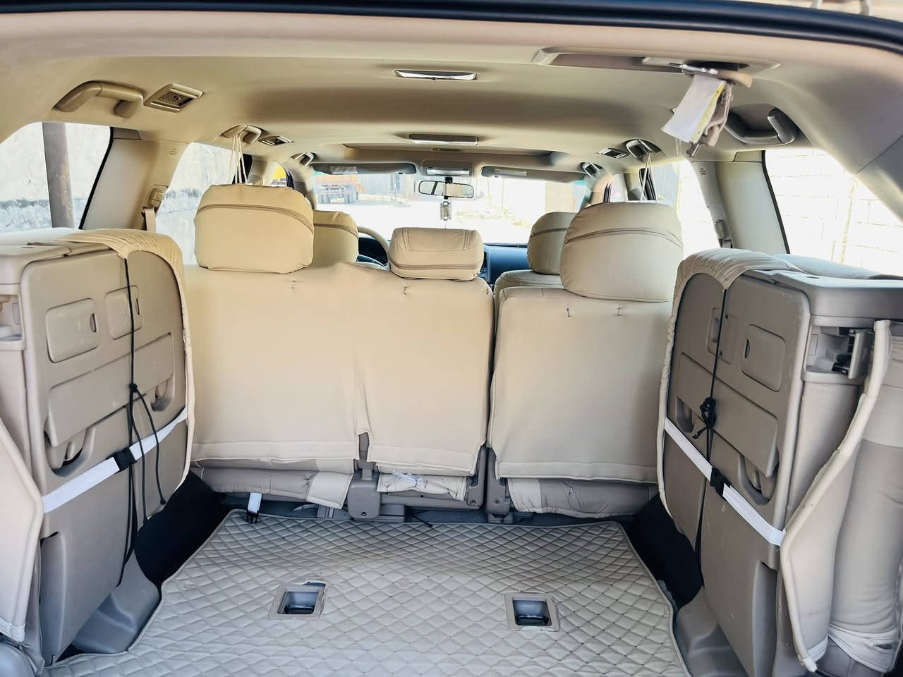 السلام عليكم لاندكورز 2011ستينيه رقم أربيل تريد تحويل تريد وكاله محرك 6سلندر محرك وكير على وضع الشركه تخم تاير جديد 7راكب  فتحه شقف بصمه سياره جديده كلش سونار مرفق المنشور بيهه بس بارد قليل مبين بسونار المكان واسط الصويره السعر 325$ لاستفسار***********
