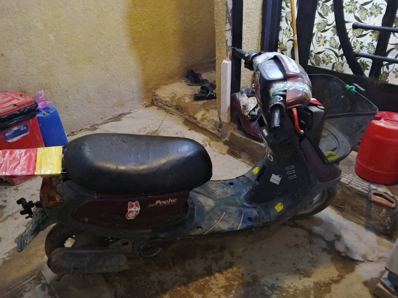 سلام عليكم دراجة 60 منغولي طافيه متروكه تشتغل وحلوة نقص فقط باتري ويرادلها تبديل تاير ويل لان نازل التاير كلشي بيها وحلوة فقط نقص باتري وتبديل تاير ويل السعر 90 الف وبيها مجال العنوان بغداد الزعفرانية ***********
