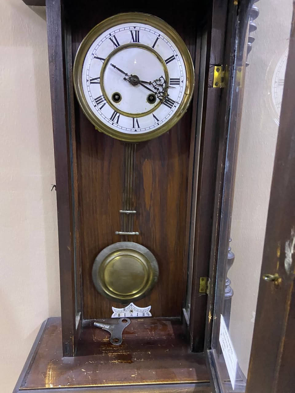 الى عشاق الفخامة … ساعة حائط قديمة جدا خشب زان الماني تعمل عالمفتاح بدق جرس كل نص ساعة وساعة ماكنة نحاس مختومة نخب ولا غلطة ارتفاع حوالي 90 سم تعمل بكفاءة عالية جدا المعني فقط التواصل خاص او عالرقم 0796195550 متوفر فيديو للشرا ومتوفر خدمة توصيل 🚚 ،،،،،،


**إذا كنت صاحب هذا الإعلان وتريد حذفه لأي سبب، رجاءا أرسل رسالة إلى الدعم الفني**