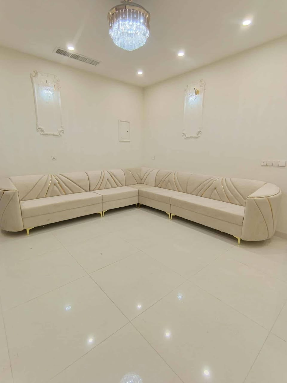 #معرض_حمودي_للاثاث 
نحن من صنع نسخة الأصلية
ديوان 7متر ✍️11✍️مقعد شغل درجه اولى خشب 18ملم رباط عراقي ضمان 10سنه وصل وختم بأاسم المعرض  قماش وتر برو ضهر سحب سفنج 10 ضغط عالي ثابت رجل مووزرله عينات ذهبي فول واحد ع واحد ✏️✏️✏️✏️😘😘
عنوانا✏️✏️✏️✏️😘😘 الوحيد#معرض_حمودي_للاثاث
العنوان....... تكريت
 الزهور  خلف قاعه الشهيد ليث مقابل معهد الفنون الجميلة 
معرض حمودي 
*********** اتصال او وتساب
*********** اتصال واتساب
