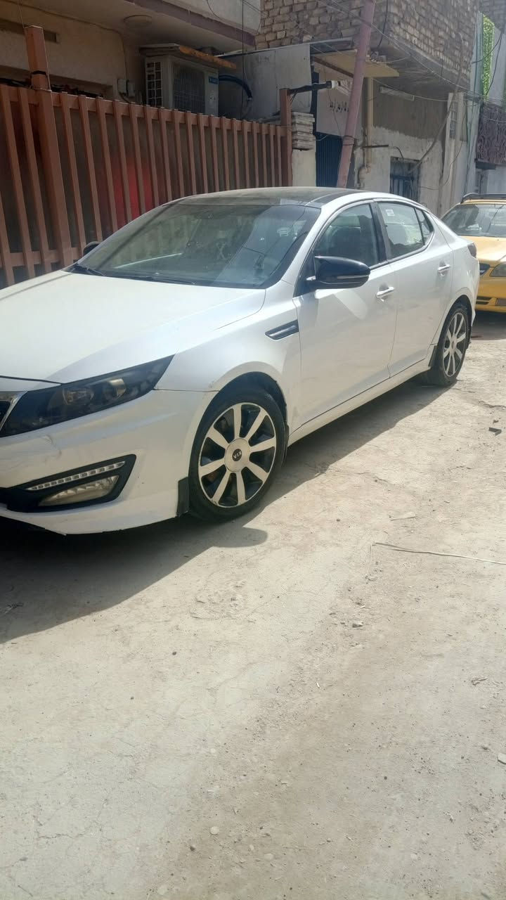 السلام عليكم اوبتما ٢٠١١ للبيع مواصفات السياره خليجي  وترحيب بالدشبول
فتحه بانوراما
حساس وكامره اصلي
تحكم استيرن فول
مري شفط
ويل ١٨
وضعيه ايكو وتحكم شفت استيرن
لايت لد امامي وخلفي
محرك ٢٠٠٠دوش يعني انسه شي اسمه دوانز 
تبريد قطعتين السياره مكفوله ماعدى الباب خلف السايق وجملغ وقطعتين كلير تطبيق لون بدون معجون
رقم سليمانيه جديد وسنويه لحد ٢٩ بأسمي سعر 110 وبيه مجال تريد أشوف بعينك اهلن وسهلن بيكم رقمي *********** مكاني بغداد كفاءات سيديه قاعه بغداد
