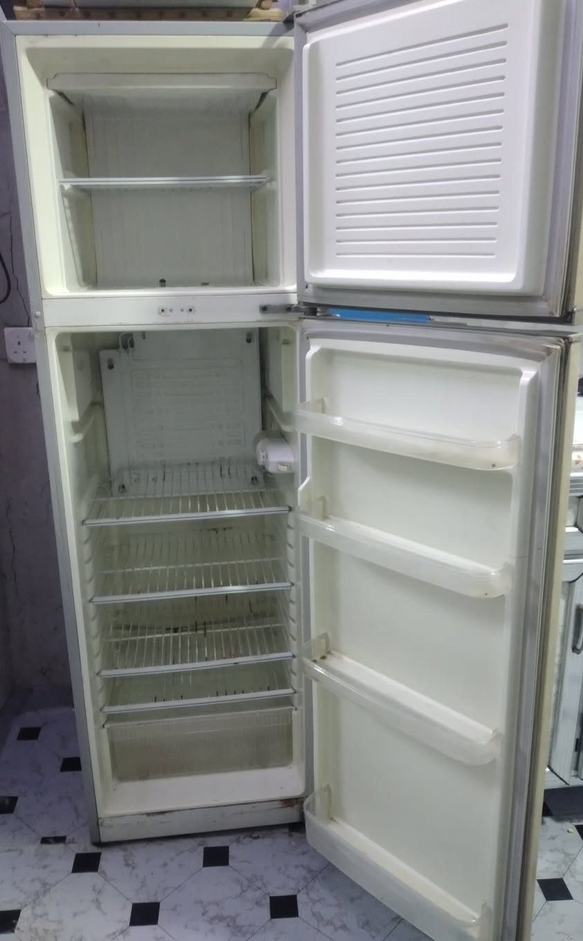 للبيع ثلاجه نظيفه جدن ماطوره ميشتغل وكف ماعرف ليش ابيع كشر 
نوعيه ماليزي السعر 75 
مكانه بغداد الامين 
***********
