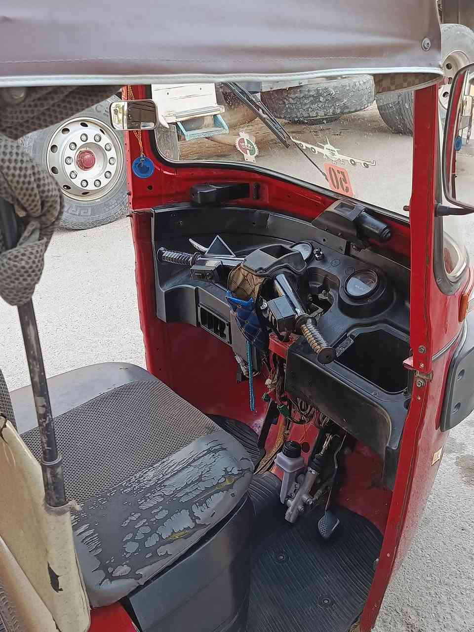 السلام عليكم تكتك موديل ١٧ للبيع بيها تعمير بالدوسات ومكينتها بيها نضوح ، اوراقها كاملة المصطفى السعر ٣
 المكان بغداد الكمالية .  ***********

