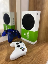 Xbox Series S Console 512GB نسبه نظافه الجهاز 100/100 🔥 ويا {2} جوستيك...