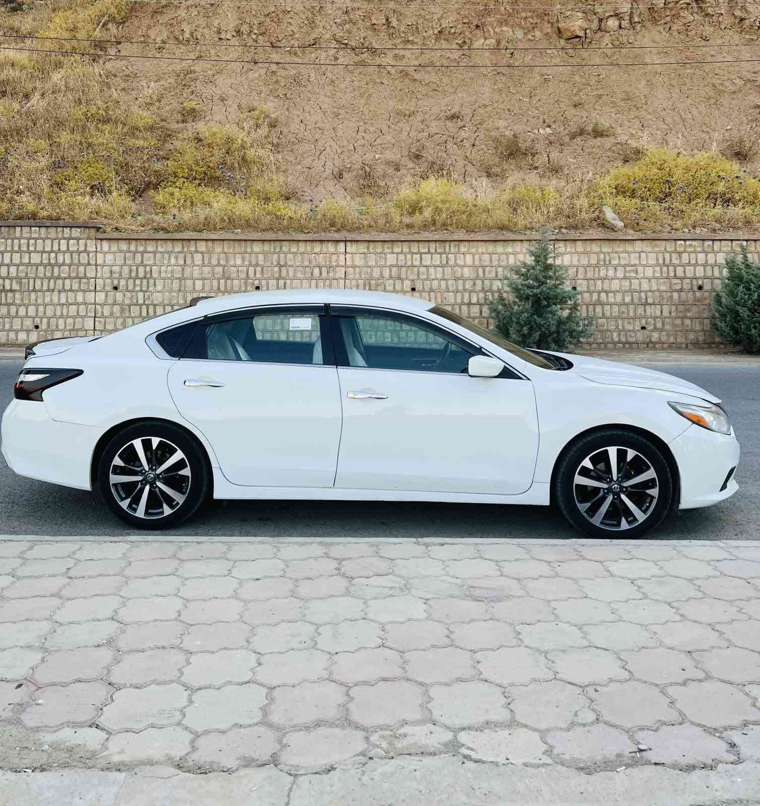 Nisan Altima 2016
مواسەفات SV  کراوەتە SR 
 ~بەصمە~دوو دەرکە بەصمە~شەغال~باڵی سەر سندوق ~ئاوێنە کارەبايی
~کاميرە~لايت عەدەسە~لايت ليد ..
سوکان ڤۆليۆم~تەحديد صوڕعە )  
‎ڕەقەم و فەحس و هەزەی نوێيە تا 2028 هيچ مەسرفەکی نيە 
گێر مەکینە تەبرید  بەشەرت
تەنها 2 پارچەی هەیە بێ ناو گرتن 

***********
*********** كويسينجاك, أربيل
