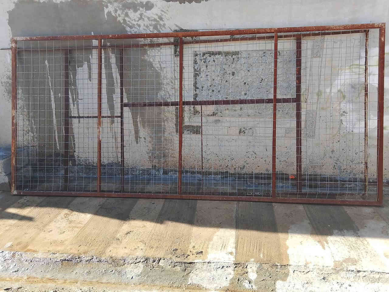 السلام عليكم 
باب سلايت السعر 70
باب حديد 40
مشبكات الواحد 45
مشبك صغير 20
للاتصال ***********
