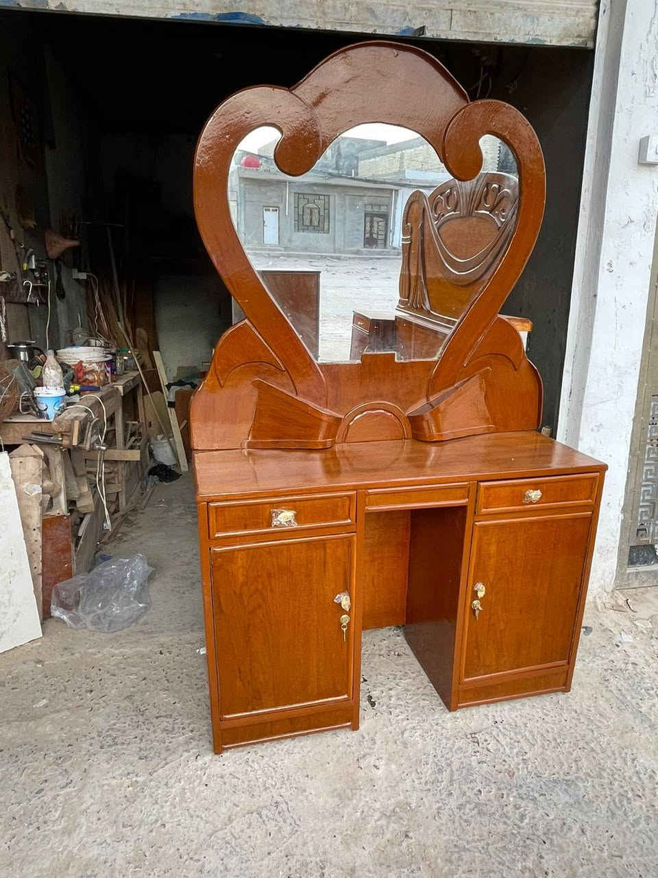 ميز مرايه سعره ٨٠ وبي مجال مكان نجف *********** المحمودية, بابل
