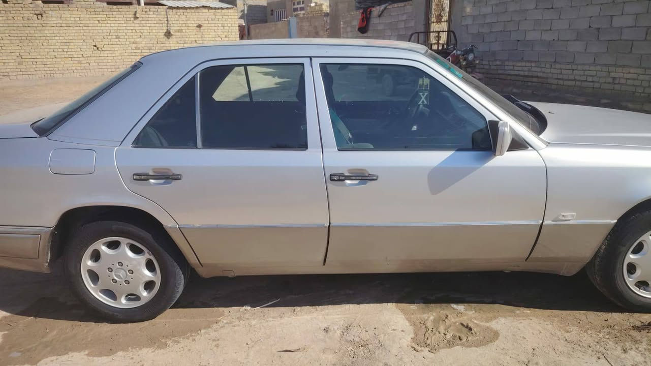 السلام عليكم 
مارسدس دب 1991
ابلاد كل على وضع الشركه مابيها قطرت خياس 
كير ومكينه توني شادهن حاويه
السعر90
***********
