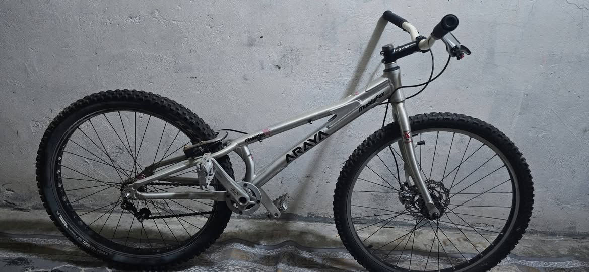 السلام عليكم ورحمة الله
ترايل ماركة ارايا حجم  (26) بريكان ماكورا مجمع براكين ديور xt تايرات كيندا دراجة المكينة الخلفية 6 نمر بلاديي دراجة خفيفة من ناحية الوزن الي يريدهة يجي خاص ويتدلل ملاحضة دراجة وضع حاوية


**إذا كنت صاحب هذا الإعلان وتريد حذفه لأي سبب، رجاءا أرسل رسالة إلى الدعم الفني**