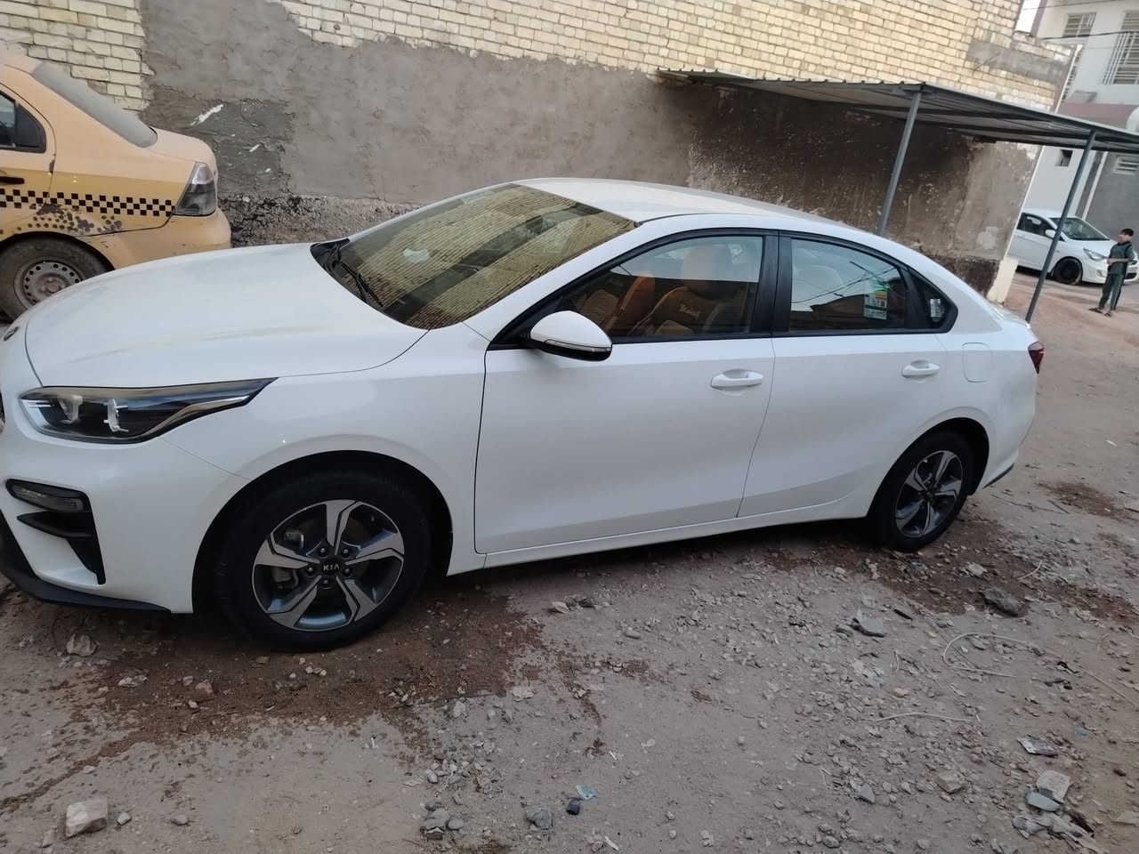 السلام عليكم للبيع سيراتو موديل 21 نص فول ماشيه 60 الف السعر 147 مكاني نجف للإستفسار خاص او اتصل ***********
