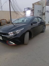 للبيع كيا فورتي بغداد 23 كندي فول مواصفات السياره بيهه جاملغ أمامي نفس...