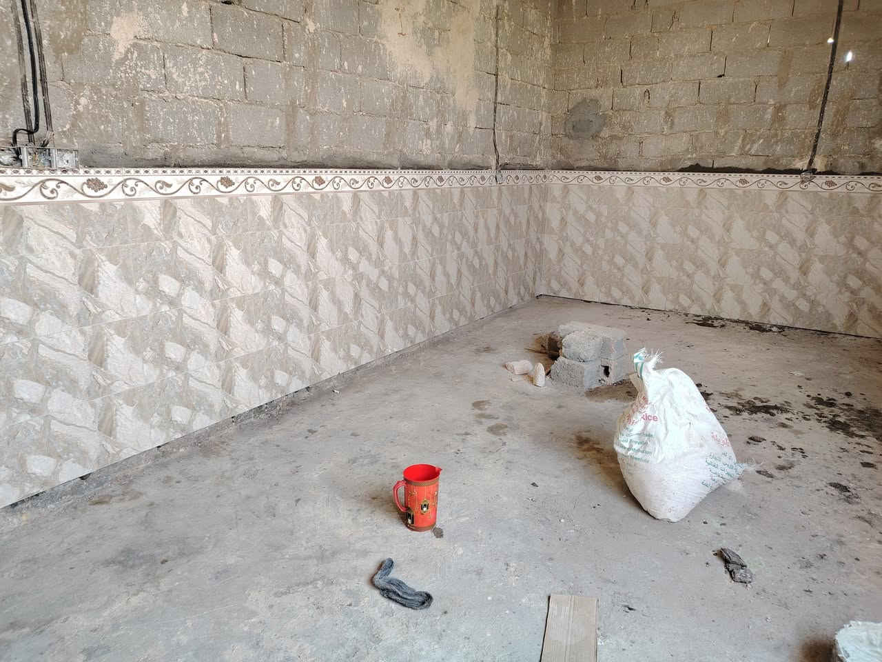 السلام عليكم خلفة سيراميك درجة اولة الواح كاشي سيراميك بورسلين مرمر كرانيت اشتغل (باليومية) (ومتر على 6 الف) (وكبالة) في جميع احياء النجف الاشرف شرط استلام مهندس
الاتصال ***********
