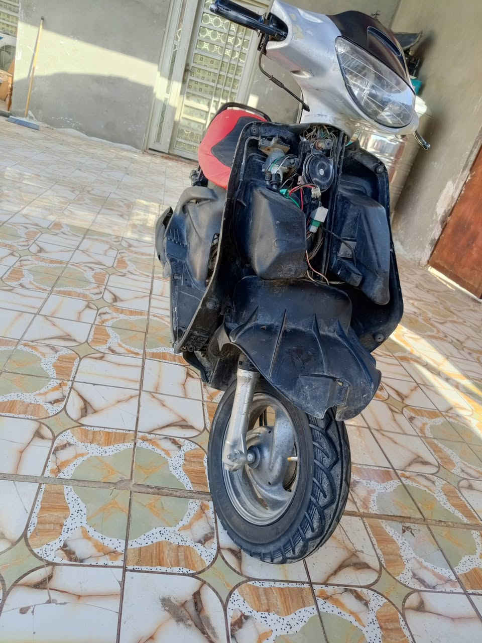 السلام عليكم فراشة فحل للبيع دراجه خير من الله كهربائيات سلف  بس باتري ضعيف  هندر اشاير هورن دبلات كله شغال دراجه ناعمه كلش ما تنسمع ما عايزه السعر مناسب التواصل ***********

