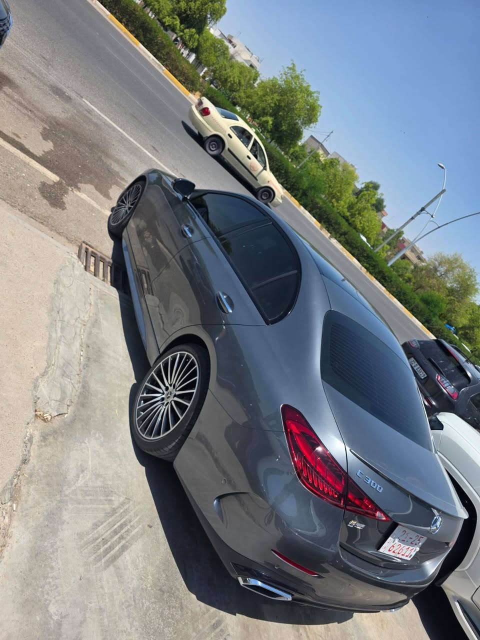 Mercedes Benz C300 AMG 2023
Engine: V4 20-Turbo 🔥 
رقم موقت 
ماشي 21 الف 
بدون صبغ 💎
فول موصفات 💯 
وارد امریکي 🇺🇸 
سعر 360 ورقة بي مجال 
📍مکان سیارة اربیل 
~~~~~~~~~~~
0751-2004-377
0772-818-6453
~~~~~~~~~~~
Mercedes Benz C300 AMG 2023
Engine: V4 20-Turbo 🔥 
ژمارە کاتی 
21 هزار روشتووە 
بێ بویاغە 💎 
فول موسفات 💯 
وارد ئەمریکی 🇺🇸 
نرخ 360 وەرقە و مجال 
📍شوێن هەولێر أربيل, العراق


**إذا كنت صاحب هذا الإعلان وتريد حذفه لأي سبب، رجاءا أرسل رسالة إلى الدعم الفني**