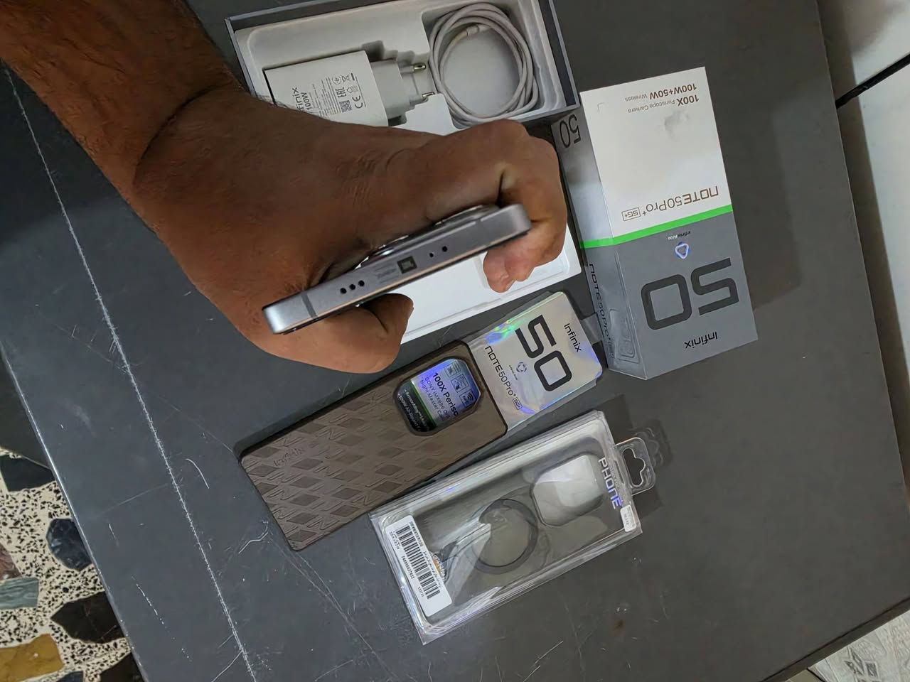انفنكس نوت 50 برو بلس 5g نظافة 98% مع 3كفرات ولاصق شاشة وملحقاته للبيع السعر 400 الف مجال كلش بسيط عنواني بغداد اي استفسار عالرقم ***********
