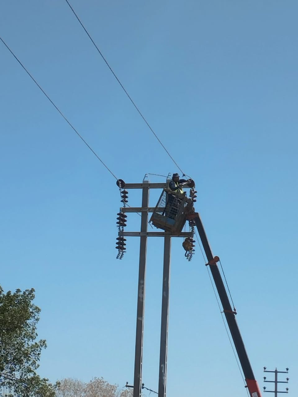 ⚡ أعمال كهرباء متكاملة – تنفيذ باحتراف وثقة ⚡
ننفذ جميع أعمال الكهرباء للأحياء السكنية والمجمعات والمشاريع الخاصة، من الأساس وحتى التشغيل الكامل:

🔹 نصب أعمدة الكهرباء
🔹 تمديد الأسلاك الهوائية والأرضية
🔹 تمديد كيبلات الضغط الواطئ والمتوسط
🔹 تركيب المحولات الكهربائية
🔹 تنفيذ شبكات الكهرباء للمجمعات السكنية
🔹 صيانة ومعالجة الأعطال
🔹 العمل وفق المخططات الهندسية المعتمدة

✅ التزام بالمواصفات الفنية
✅ معايير سلامة عالية
✅ سرعة في الإنجاز
✅ أسعار مناسبة وخبرة عملية

📞 للتواصل والاستفسار:

[ *********** ]

⚡ الجودة أساس عملنا… وثقتكم هدفنا
