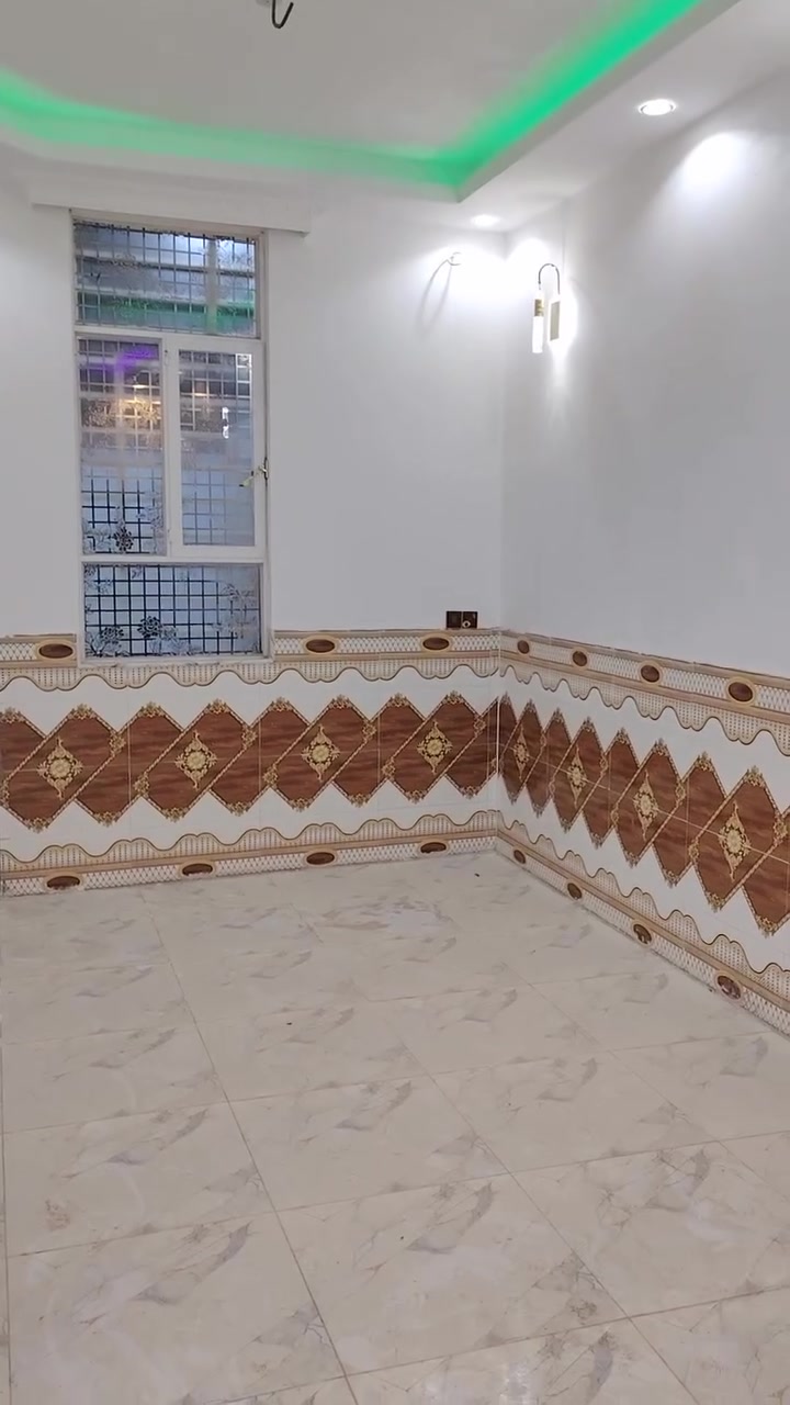 سلام عليكم بيت طابق واحد ٨٠ متر حي اخلاص
حولي ابو مهدي المهندس حي اخلاص خلف سفارة تركيا

طابو زراعي سند ٢٥ كامل خدمات ماء مجاري كهرباء وتبليط تحويل بسمك وقرار محكمه

استقبال وغرفة نوم وصاله

ومطبخ وصحيات عدد ٣

البيت باسمي بدون دلاليه

الاستفسار
***********
