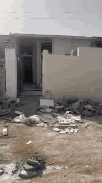 سلام عليكم يوجد بيت مساحه 100 متر يحتوي على غرفه نوم وصاله ومطبخ واستقبال قريه المشروع سعر 18 استفسار اتصال***********
