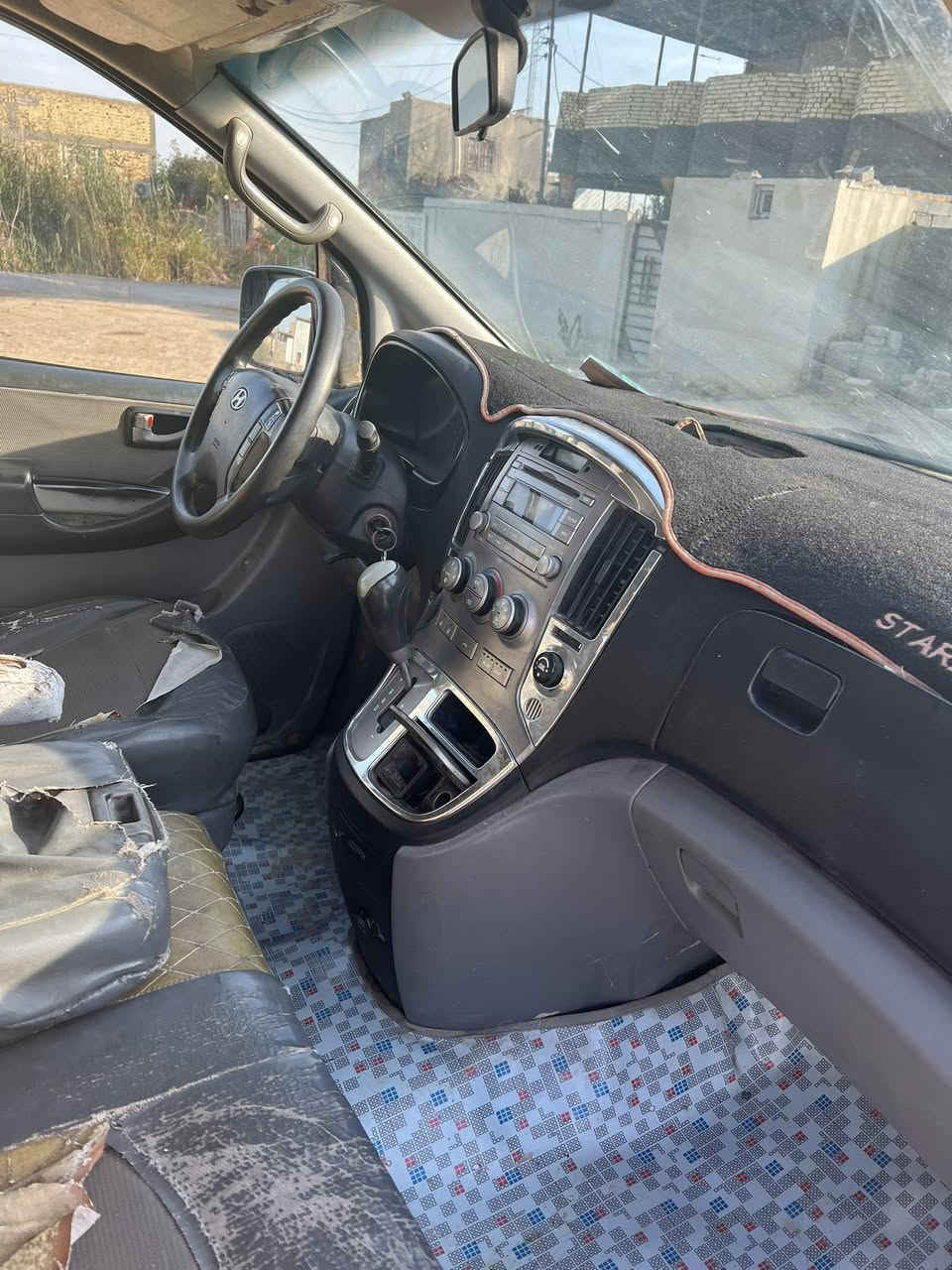 ستاركس 2011مسكراصل محرك كارتون توني شاده منضومة تبريدجديده حداديه جديده تخم تايرسنويه 2031باقي على ستلام رقم /150وبيهه مجال قليل ***********
