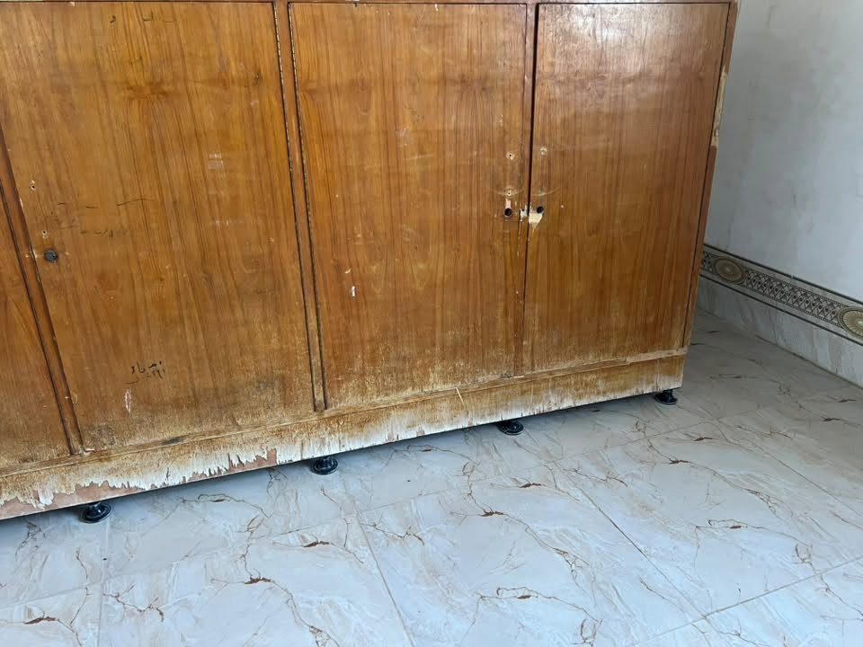 سلام عليكم مناميه للبيع نضيفه بس يعوزها صبغ تواصل ***********
