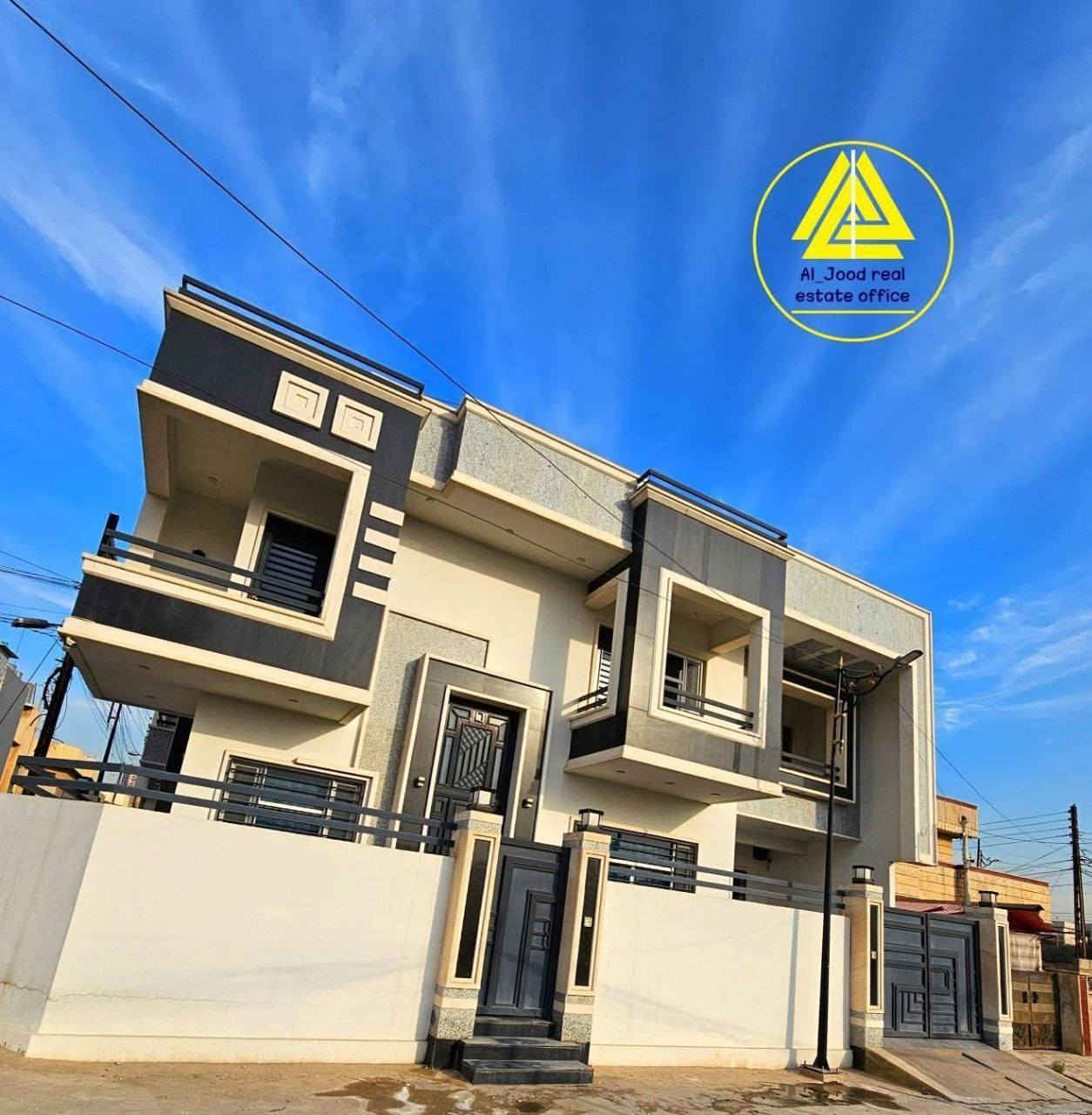 🚩 دار للبيع في حي العربي
1️⃣ موقع متميز جداً __ مقابل الدار حديقة ثم الشارع الخدمي ثم السايدين الرئيسية لحي العربي
2️⃣ المساحة 226 متر __ الواجهة 15 متر ( ⭐️ الدار ركن )
3️⃣ الدار بناء حديث 2023 بناء ثقيل وراقي جداً
4️⃣ الدار طابقين 4 غرف نوم وإستقبال وهولين ومطبخ ومشتملات
5️⃣ سند طابو الزهور ملك صرف سكني 

✳ الأسعار موجودة في قناتنا على التيليكرام

https://t.me/jood_office  👈
 
⚠️ للإستفسار يرجى مراسلة صفحتنا ماسنجر أو واتساب أو زيارة موقعنا في حي العربي السايدين الوسطية المقابلة لمعمل الألبان أو الإتصال على الأرقام التالية

***********

🚩 لا تنسوا متابعة صفحة المكتب لتصلكم أجدد العروض العقارية في مدينة الموصل مع الأسعااار حصراً لدينا فقط

⚠️ نستقبل عروضكم العقارية على الماسنجر أو الواتساب

✳ رابط صفحتنا عالإنستاكرام

https://instagram.com/jood.office?utm_source=qr&igshid=MzNlNGNkZWQ4Mg%3D%3D
