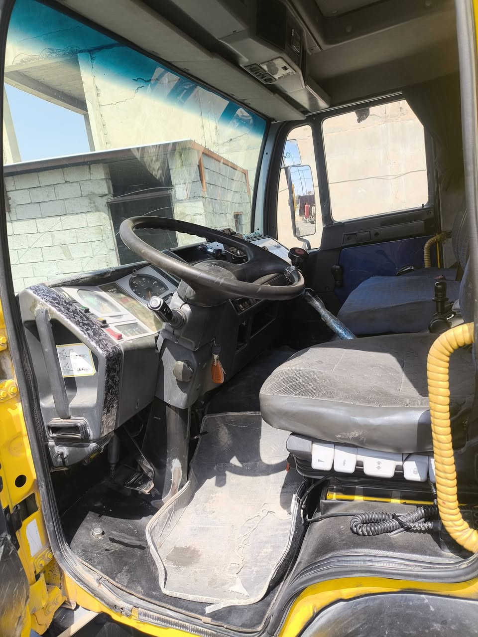 السلام عليكم للبيع مان سطحيه مديل 2001سياره جاهزه 
رقم سليمانيه تخم تايرات جديد باتريات جديد السياره خير من الله 
مكان السياره كركوك قضاء الحويجه تفاصيل اكثر اتصل وتدلل ***********
