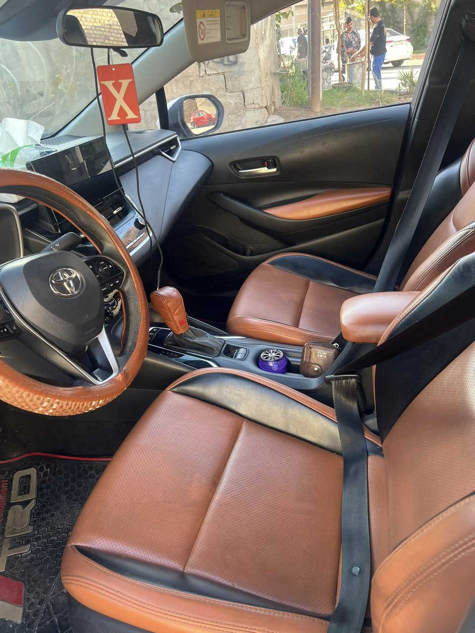 كورلا هايبرد موديل2024 صار بيها طخه جاملغ وباب وحافت باب السايق والجنطة ربعها مصابغها ستقطاع مباشر سعرها 120 رقم بغداد رقمي ***********
