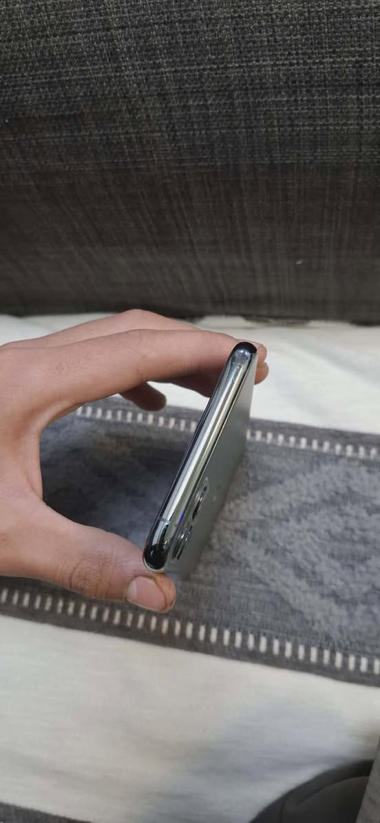 سلام وعليكم ايفون11برو ماكس ذاكره256بطاريته81جهاز نضيف بعده حديد لوك جلخ مابي لا مفتوح ولا طاب مصلح ولا يصرف شحن حيل جديد ونضيف تجي تفحص وشوفه نضافته بعينك سعره400مكاني بيجي للاستفسار***********
