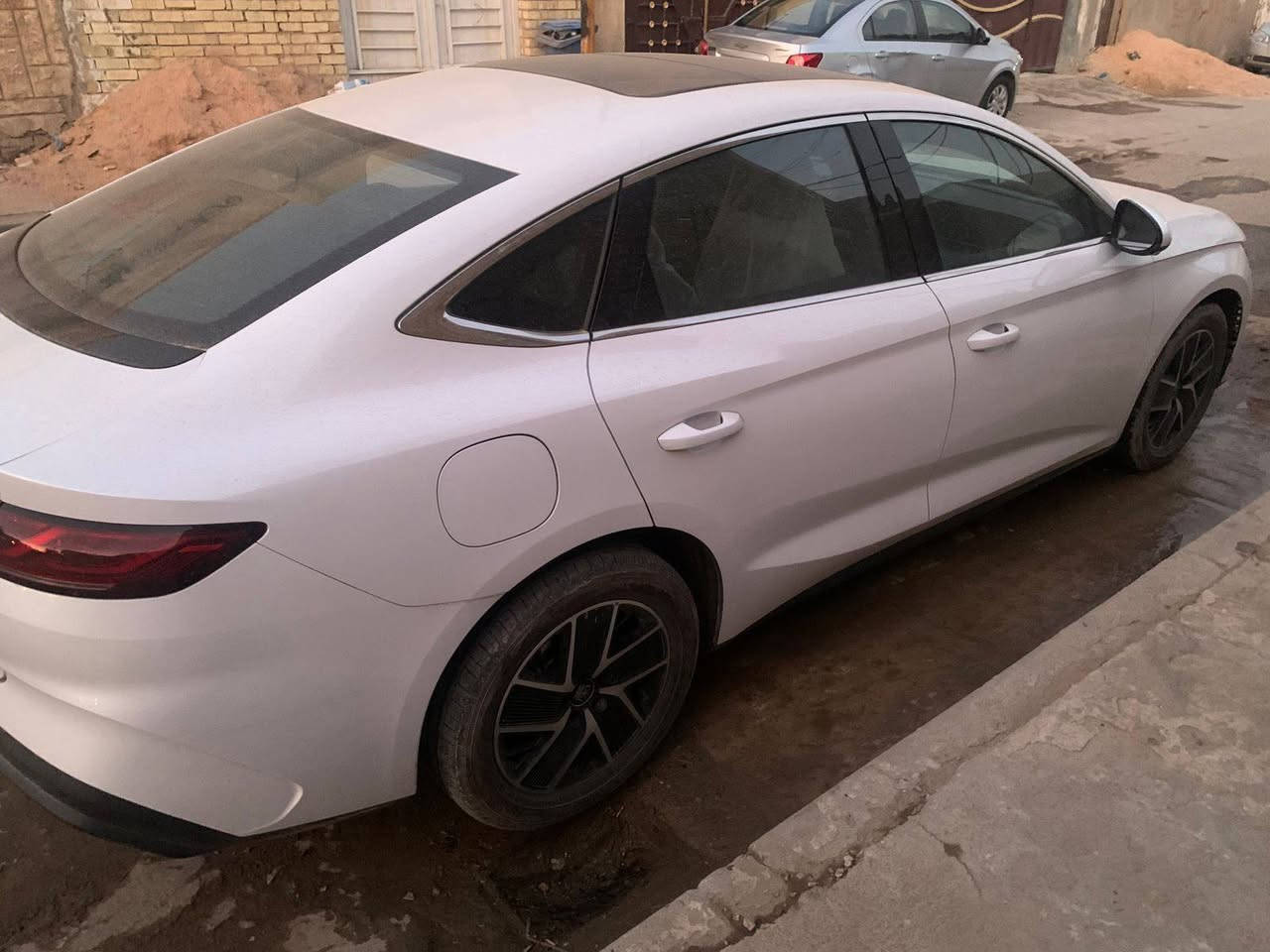 بي واي دي كن L موديل 2024  BYD Qin L
فول مواصفات كل ملحقاتها وياها شاحنة وكارت 
بطارية تمشيك 120 
ومع التفويلة 2200
جاهزة شرط التحويل
‏ 
💎 ســعــر ✅ ::  الــرد تلقائي 📮

المواصفات  
بانوراما 
4 كاميرات 
كرسي كهرباء 
مقاعد جلد 
شاشة وسطية كبيره 
تكييف اوتوماتيك 
مثبت سرعة 
تحكم بالمقود متعدد الوظائف 
دخول ذكي وتشغيل بالبصمه 
حساسات اضاءة LED أمامية وخلفية
السيارة مكفولة كفالة عامة زيرو 
تحويل ثاني يوم 
سيارة زيرو ماشية1190 وقابل للزيادة
وبيها مجال شي بسيط حك 
مكانها بغداد المشتل 

رقم صاحب سيارة : ***********
