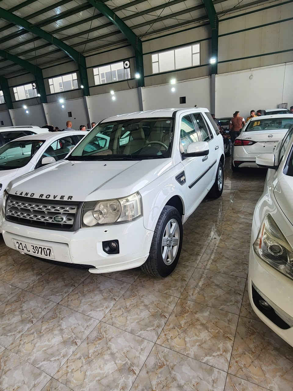 عنوان كلار ***********
لاندروفر موديل ٢٠١٢ شريكةي نيفا ٦ بستون 
نيو جاملغي بوياغة بي ناوكردن بي مصرف 
تاخم تايةي تازة سنوي تازةية تا ٢٩ 
سعر ٩٠ كلا و معملة
