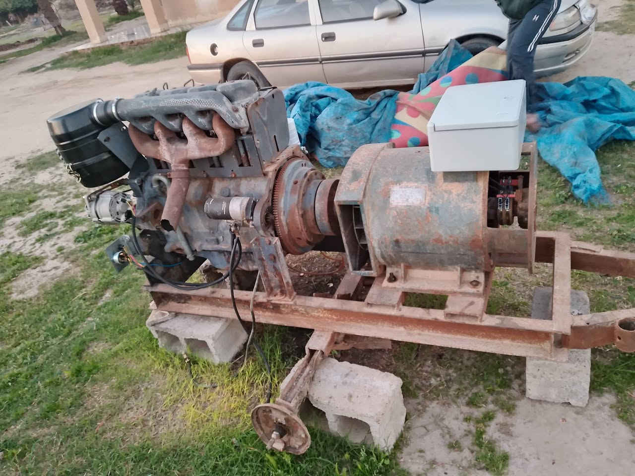 سلام عليكم محرك دويس 4سلندر نضيف جدا
راس توليد-30كيلو واط-37كيفي شغال لا تنقيص ولاتبخير
الاتصال ***********
***********
