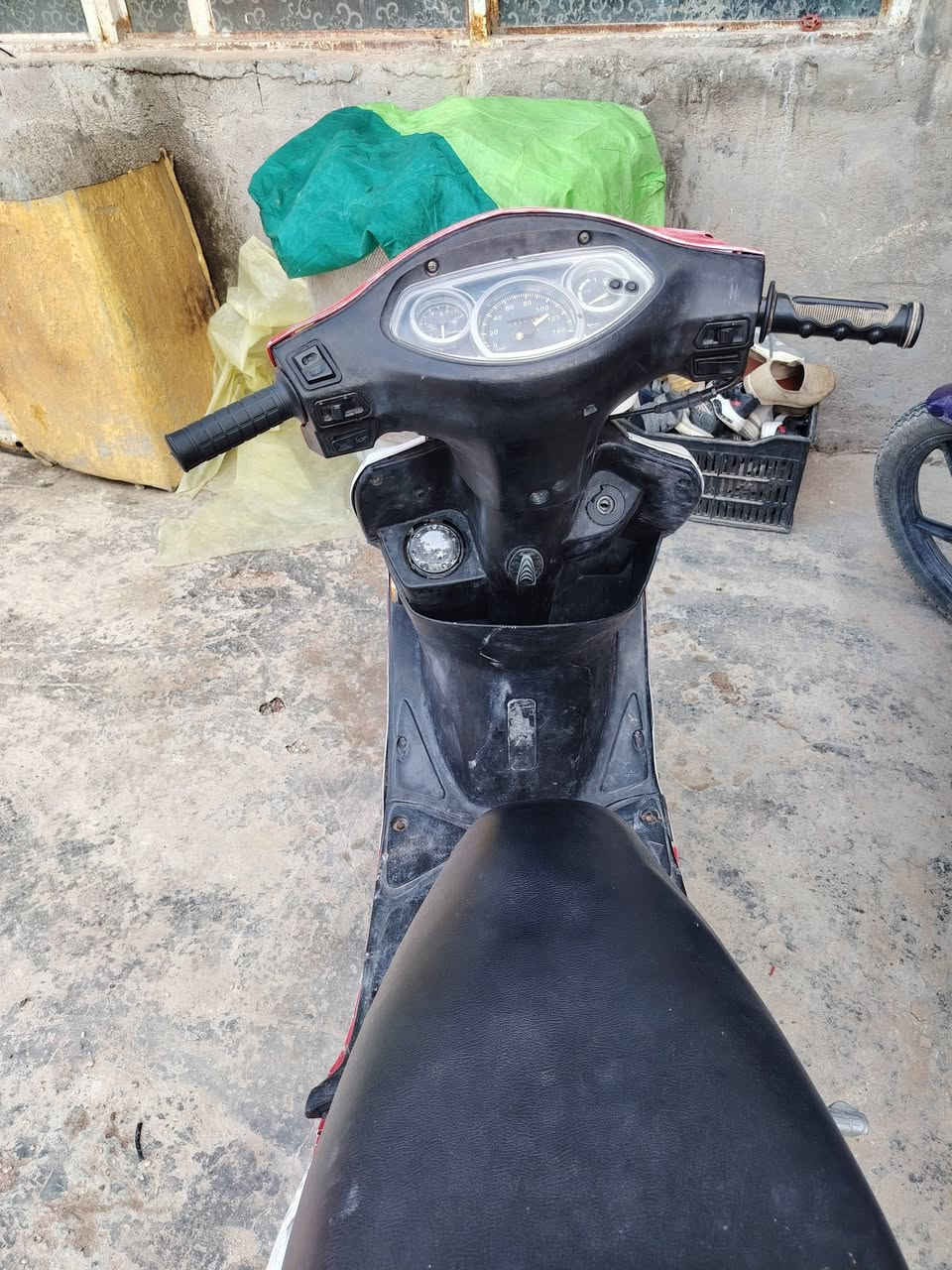 السلام عليكم شباب كامكو جفور البيع ستوني شادله محرك حاوي المحرك مامفتوح بي ولابرغي الراجه شلعه ومعدل  وشلع حلو  كهباياته كلهن شغلات لايت علي نصي الديشبول شغال بس الكيلومتر طفي وكفراته گدامكم  ومكاني النجف طريق كربلاه عمود 130وسعر475وبيه مجال قليل رقم ***********بي وتساب اليمي شتري اليتعبني ويا
