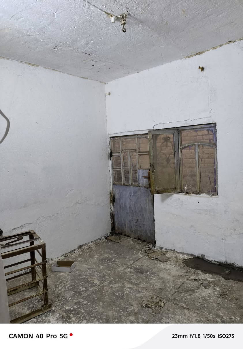 دار سكن لليجار وراه مركز حي الوحده بل الساحه بي غرفه وحده وصاله وبراني ومطبخ وصحيات اليجار 200 الف 
***********
