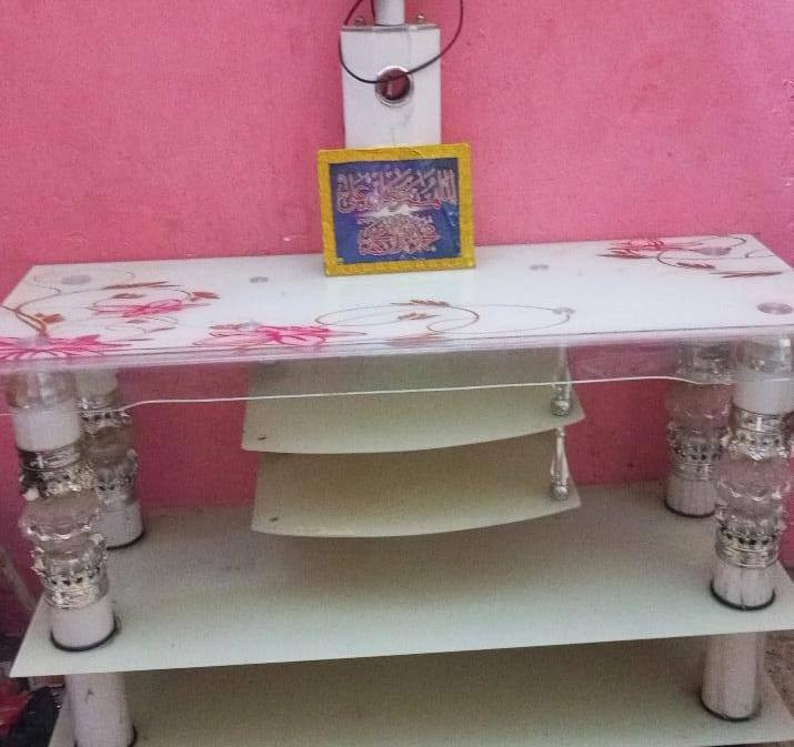 عارضه للبيع مستعمله سعر 90الف وبيه مجال وميز البلازمه سعر 55وبيه مجال للاستفسار الاتصال على الرقم هذا ***********
