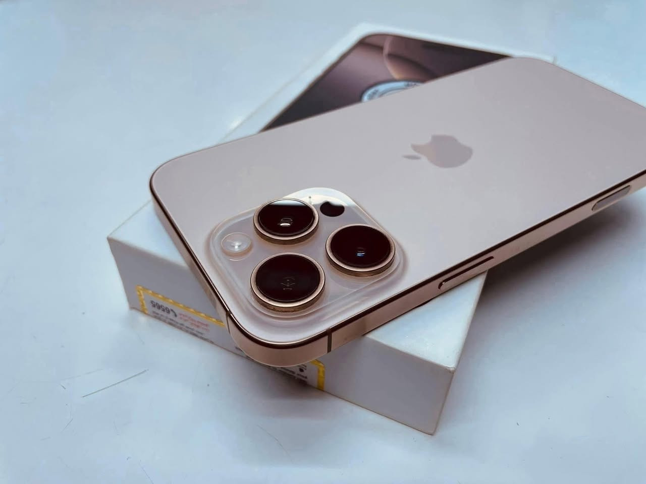 السلام عليكم
* ايفون 📲 16 برو ماكس 
* لون دزيرت  مميز 
* بطاريه 🔋 99
* ذاكره / 256 
* نموذج ZAدبل خط 
* شخط واحد مابي 
* مكفول كفاله عامه من فتح وتصليح 
* كامل ملحقات مطابق كارتونه 
* السعر / 1350
* العنوان / النجف حي الوفاء مقابيل افران صمون الغرابي 
* للتواصل / ***********
