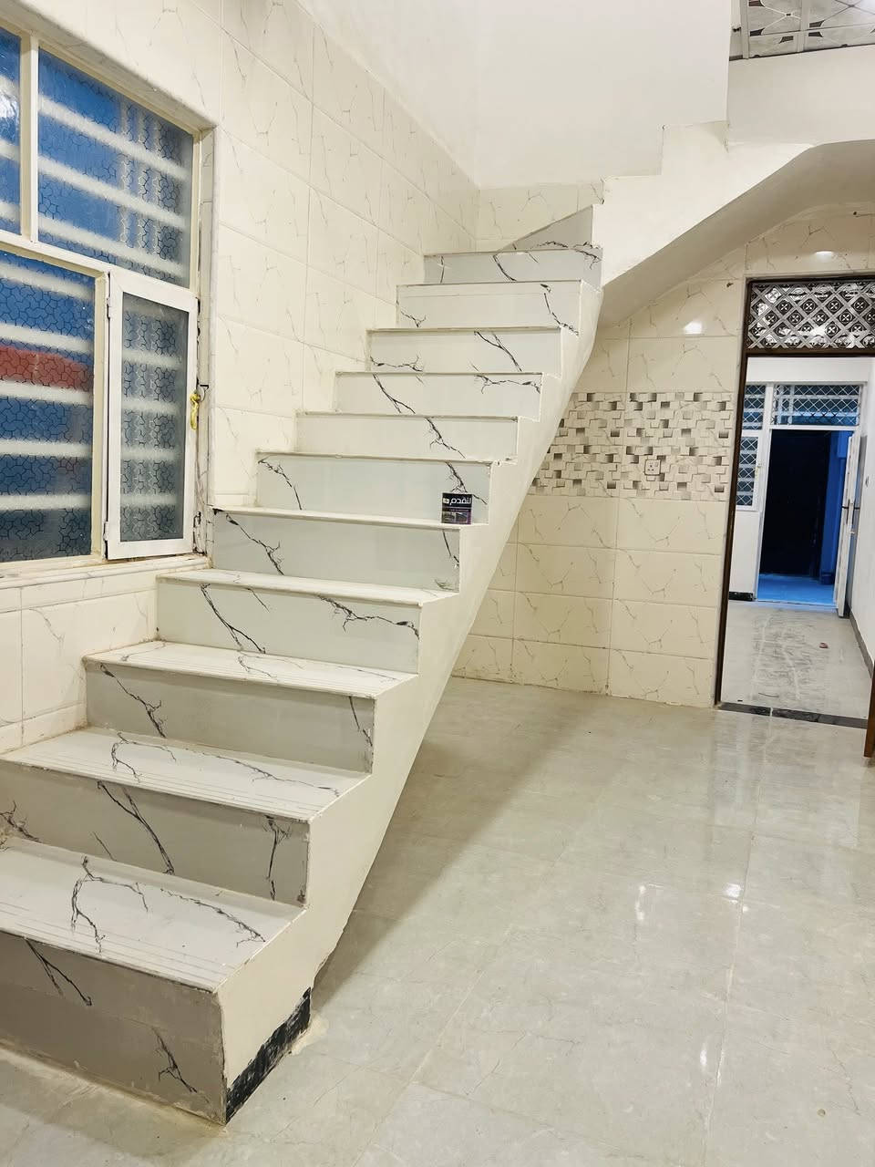 دار للرهينة بناء جديد

مساحة ٨٥ متر طابقين 

الطابق الارضي غرفة استقبال مطبخ حار مع مطبخ بارد مع حمام

الطابق الاول صالة وغرفة بداخله حمام نظام سويت

المكان شارع المطار القديم مزرعة ناجح حمود 

شارع ٨ متر تبليط

سعر الرهينة ١٥ مليون 

رقم صاحب الدار ***********
