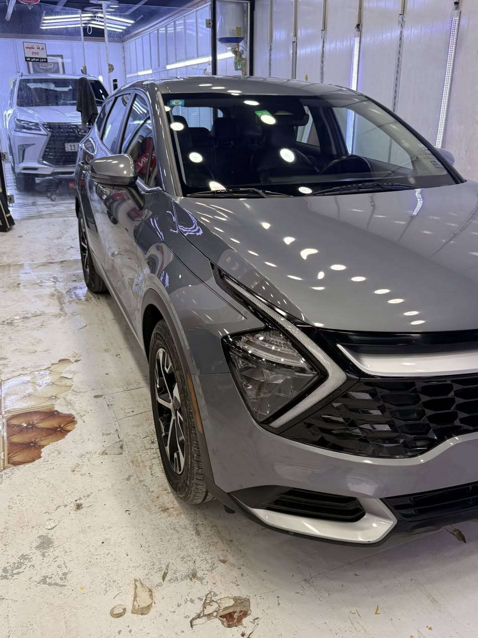 السلام عليكم ….
سبورتج واريد امريكي x large 
موديل 2023
مواصفات اقل من الفول فقط بدون بنوراما
رادار اماي وجانبي وخلفي 
شاشه كبيرة 
ماشيه 72الف كيلو 
رقمي بغداد السياره باسمي 
*********** ممتواجد ع فيس بك 
ملاحضه السياره نقصهة فقط الرادار الخلفي يرادله برمجه تصليح الحادث دبي، 
السياره بيهة تكحيلات بسيطه بالدعامية الخلفية والامامية 
واكو مكان طلقه بالقماره مكحله
السعر 21$ وبي مجال
