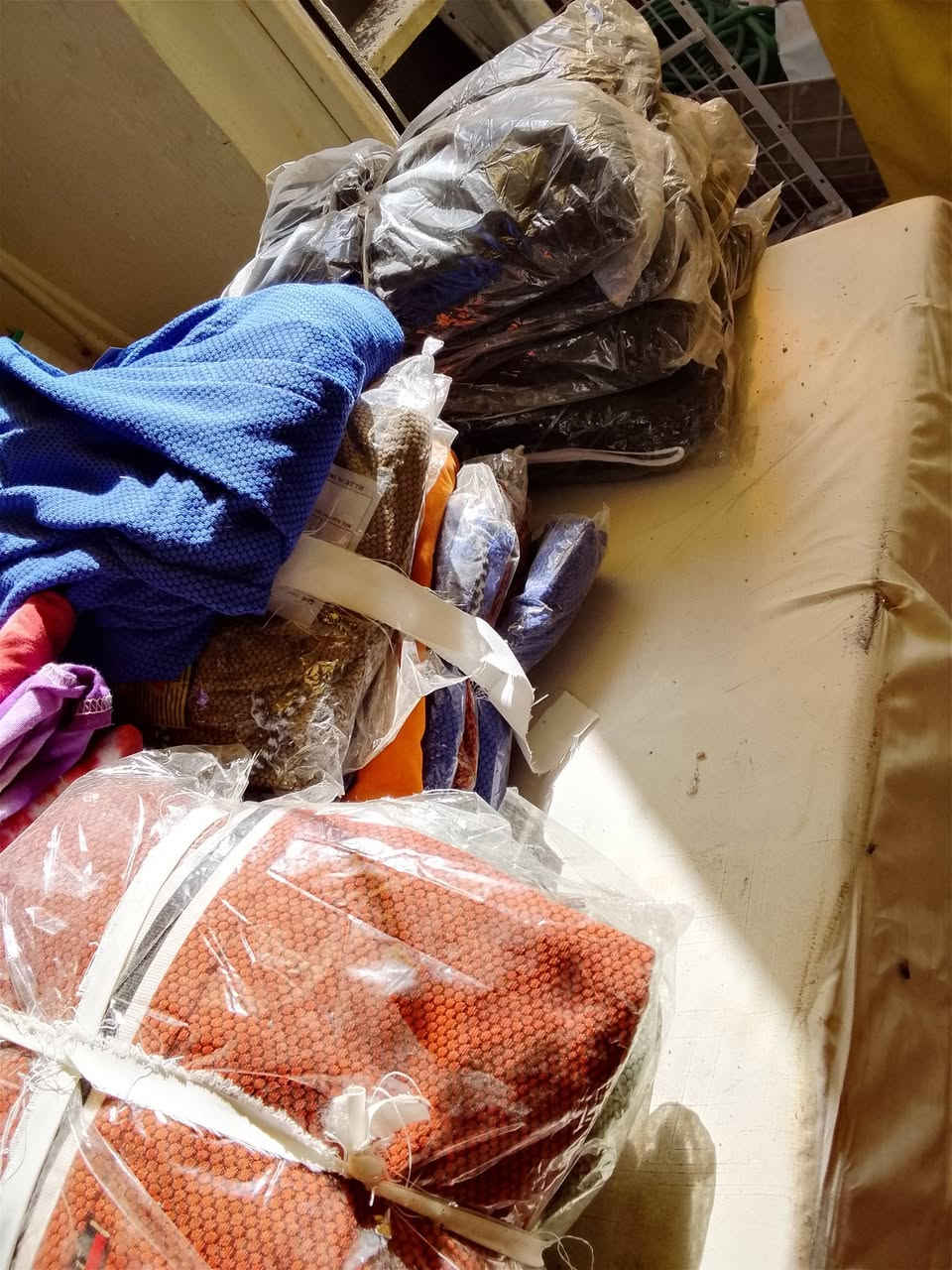 ملابس محل تصفية جدد للبيع
بديات رجالي
بجامه رجالي لون اسود ونوعية ثانيه ملون
برمودة رجالي
شفقات رجالي
قميص اسود نص ردن 
مكاني نجف


**إذا كنت صاحب هذا الإعلان وتريد حذفه لأي سبب، رجاءا أرسل رسالة إلى الدعم الفني**