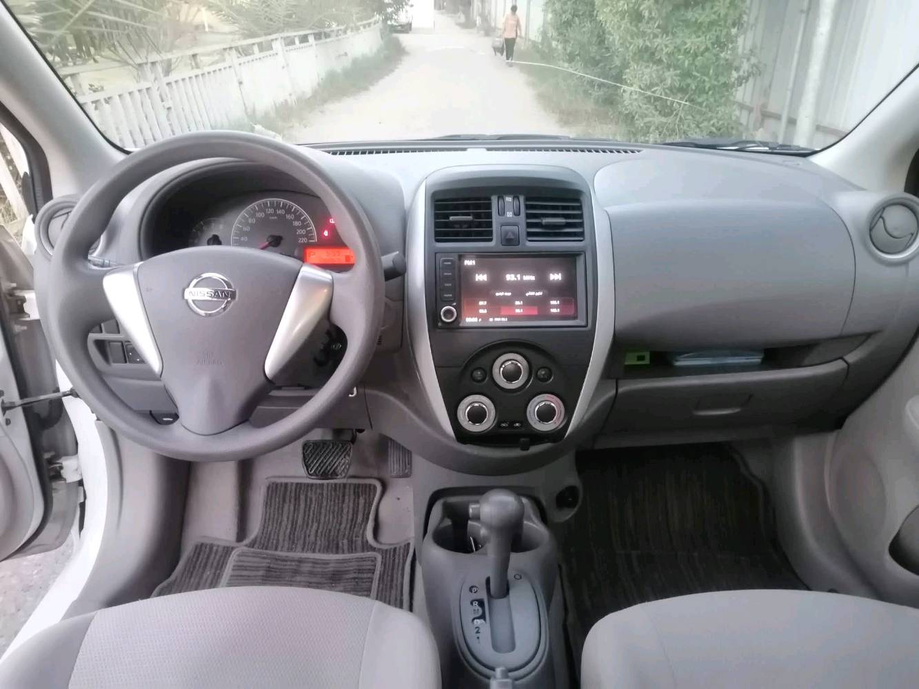 نيسان صني هندي موديل 23 قطعتين صبغ فقط ولباقي كفاله ماشيه 136كير محرك مكفول تبريد ثلج موقع بغداد محموديه 