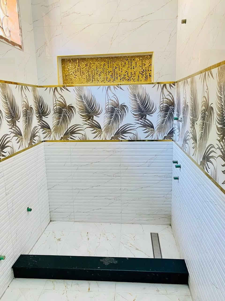 بسم الله الرحمن الرحيم يوجد خلفه سيراميك بورسلين ومرمر وكاشي درجه اولى رقم الموبايل وعلى الواتس ***********
