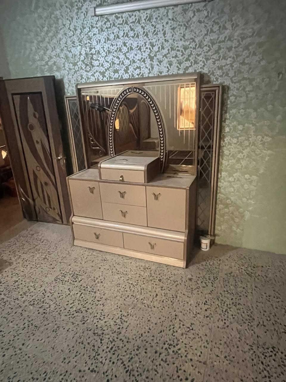 سلام عليكم غرفة تركيا للبيع للاستفسار الاتصال على ***********
