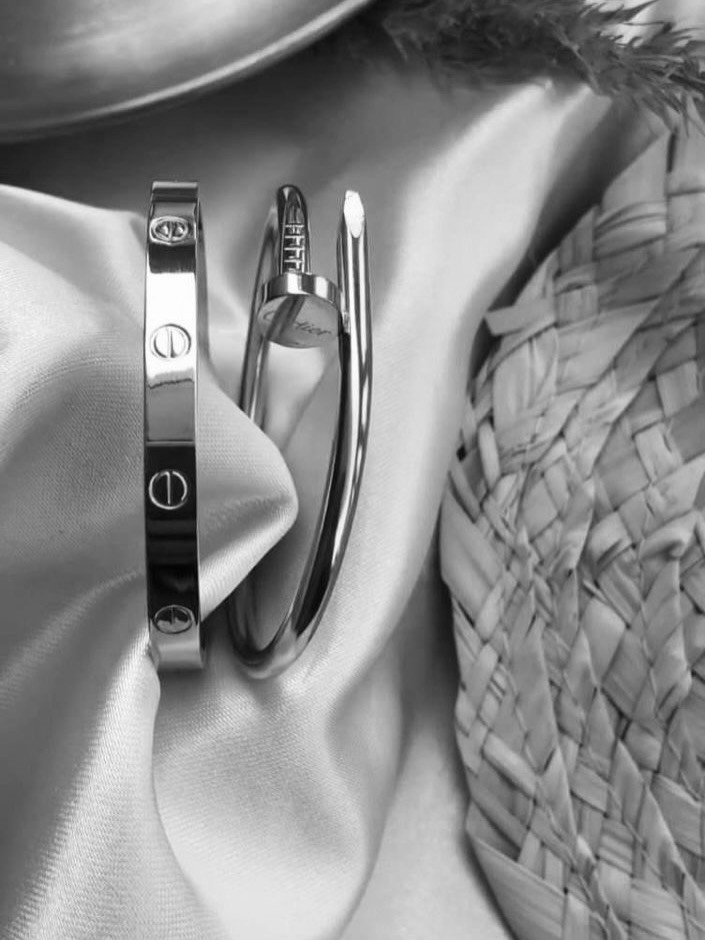 مكس السوار الكارتير & البسمار  توفر 🪐🤎
_كوالتي عالي 
_توفر بلونين (ذهبي &فضي)
_سعر السيت  بــ ٨ الاف 
_يتوفر خدمة توصيل 📍
#اكسبلورexplore #اكسبلورر #اساور_نسائية #سوار_كارتير #سوار_بسمار


**إذا كنت صاحب هذا الإعلان وتريد حذفه لأي سبب، رجاءا أرسل رسالة إلى الدعم الفني**