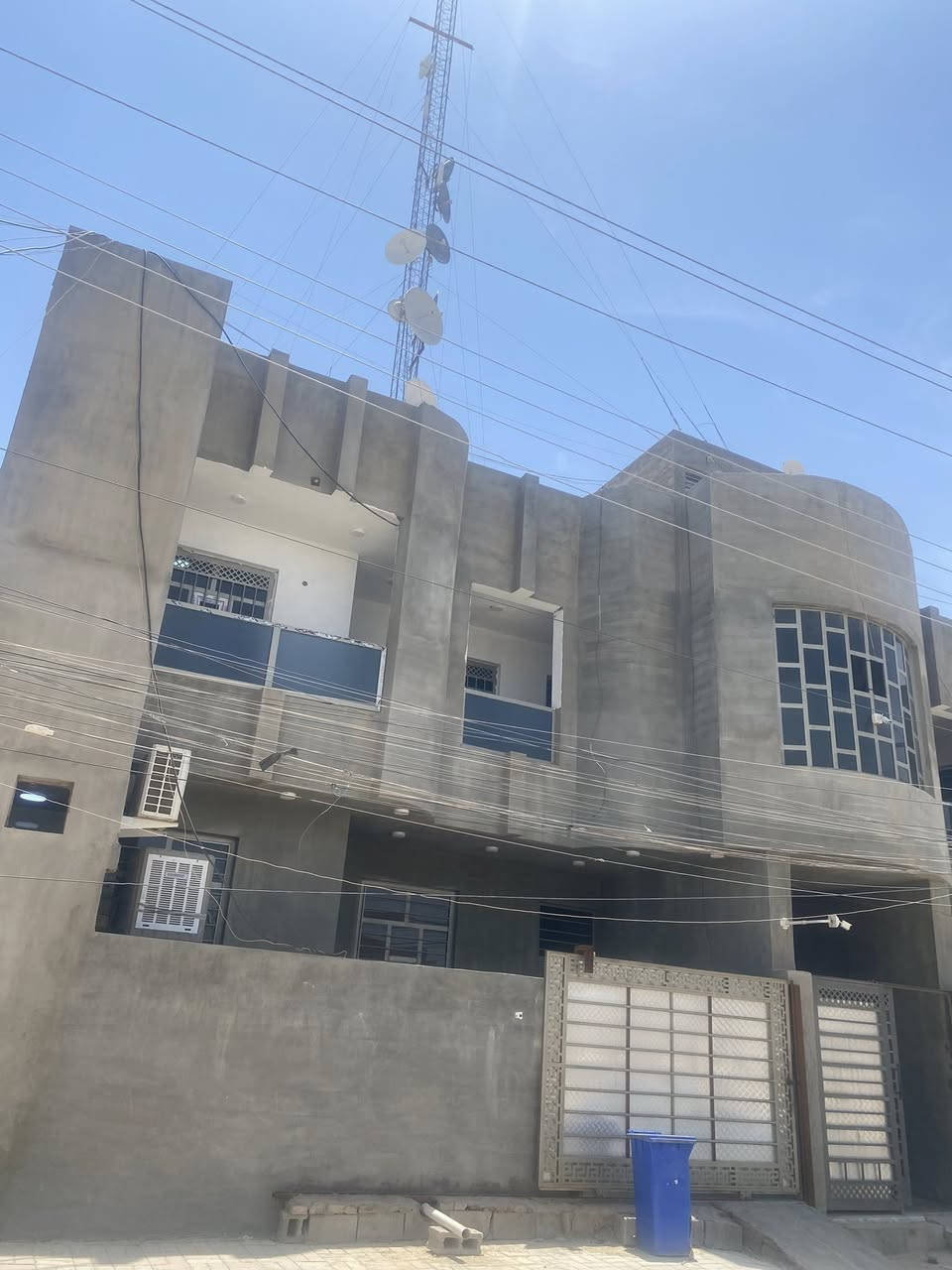 مشتمل للإيجار طابق ثاني صحيات 2 ديوان و مطبخ وصاله وغرفة ايجار 250 قرب جامع شهداء على سايدين عمر راوي بل5كليو رقم***********
