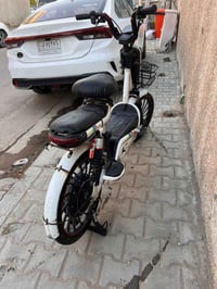 دراجه شحن نظافه 80% باتريات 5 جديده صار شهر من شادهن التاريخ مال باتري...