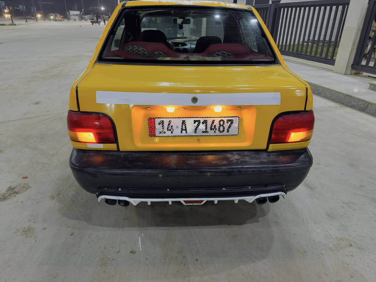 السلام عليكم ورحمة الله وبركاته ١٨ سياره بيها طخات بجاملغات لوره صفحه سايق خفيفه وصفحه ثانيه شويه لايحه لحوض تقريب اربع صابع الله شاهد وبيها رشات خفيفه بدون معجون بكان ترايش بلبنيد همين بيها رشه شويه وسياره كلش حلوه كاعده صدر جديد تخم تاير تبريد كهربائي كله شغال تتفه وتبريد هاي المعلومات لاتساني شبيها فدوه لعينك بكان كوت مركز تصال *********** تصال فقط بسمي رقم نكليزي سياره شد يراني
